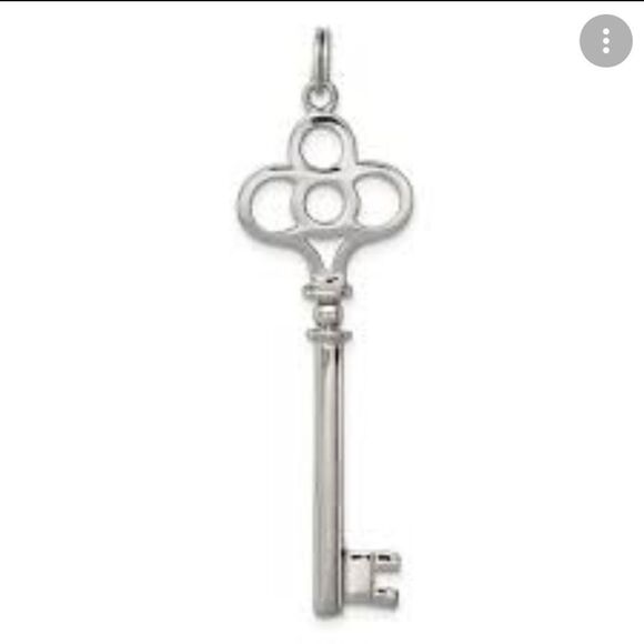 Silver Tone Skeleton Key Keychain - Picture 1 of 4
